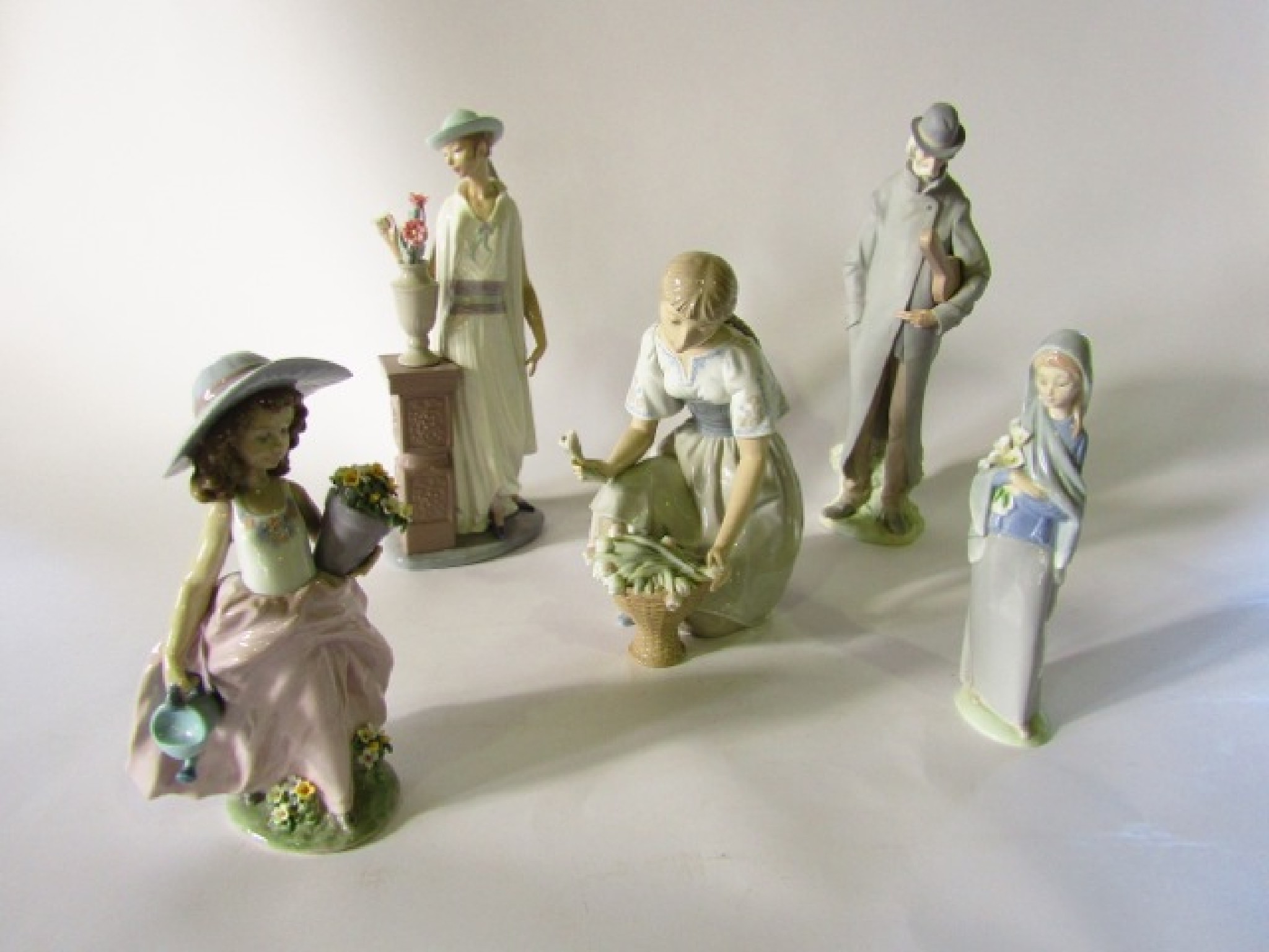 Appraisal: A collection five various Lladro figures including an elegant lady