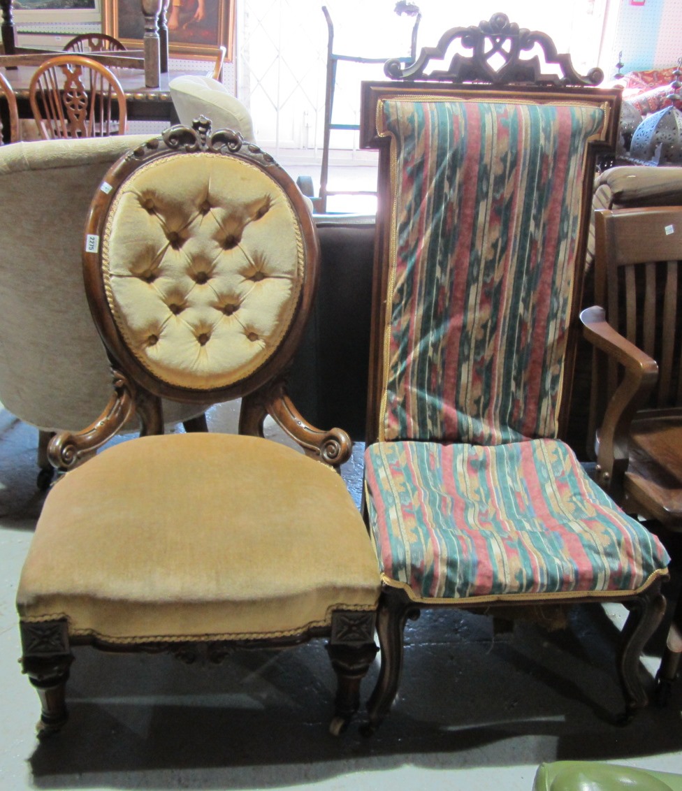 Appraisal: A th century mahogany button back chair with a mahogany