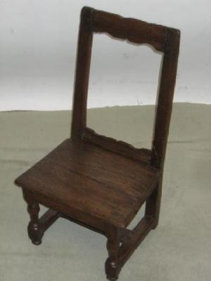 Appraisal: AN OAK CHILD'S CHAIR the open back with square tapering