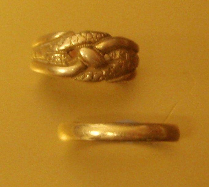 Appraisal: Two gold rings ct g and ct g