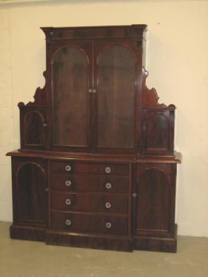 Appraisal: A VICTORIAN MAHOGANY TWO STAGE BOOKCASE the upper part with