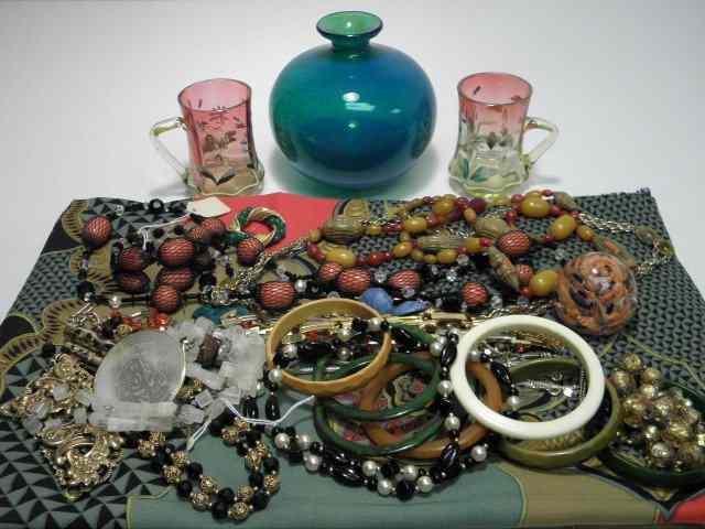 Appraisal: Lot of assorted ladies costume jewelry and more Includes a