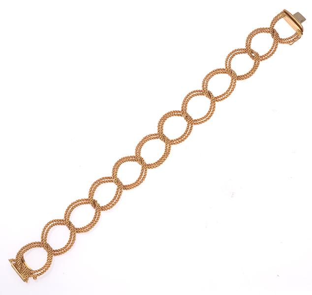 Appraisal: A FANCY LINK BRACELET IN CT GOLD A FANCY LINK