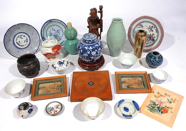 Appraisal: A COLLECTION OF CHINESE AND OTHER ITEMS to include a