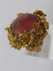 Appraisal: A yellow metal tests carat gold naturalistic cabochon pink tourmaline