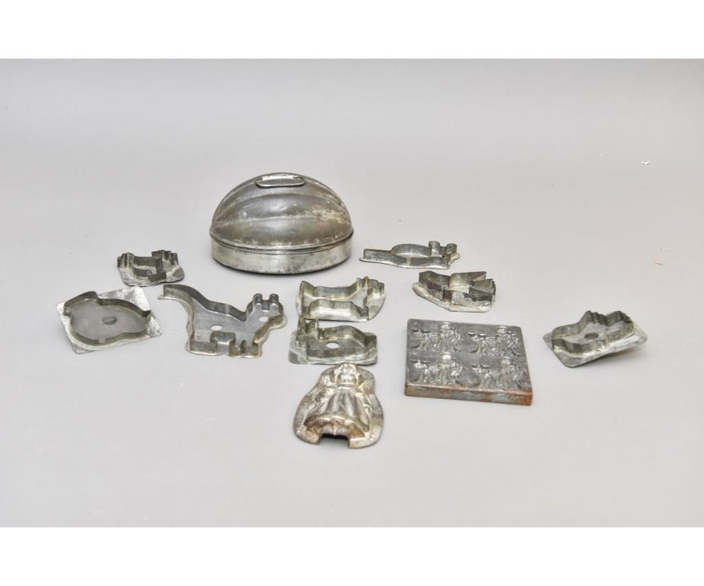 Appraisal: Eight tin cookie cutters together with three molds one of