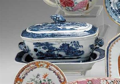 Appraisal: Chinese export porcelain blue and white sauce tureen cover and