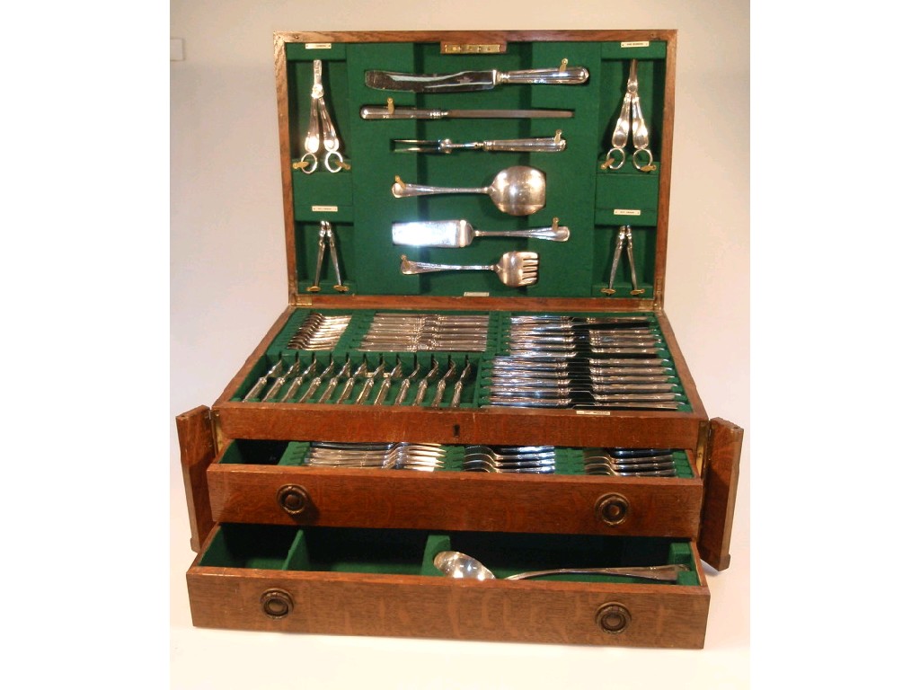 Appraisal: A canteen of silver plated cross-over thread pattern cutlery by