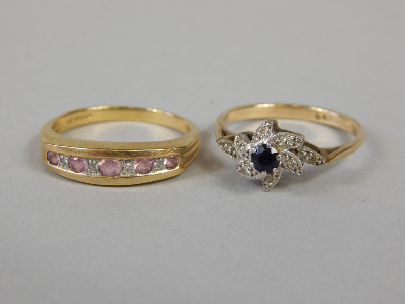 Appraisal: Two ct gold dress rings each stone set one in