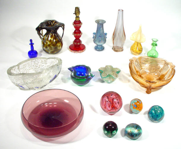 Appraisal: Group of Art glassware including an Isle of Wight glass