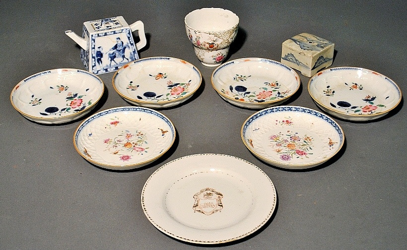 Appraisal: - Ten pieces of th c Asian porcelain tableware to