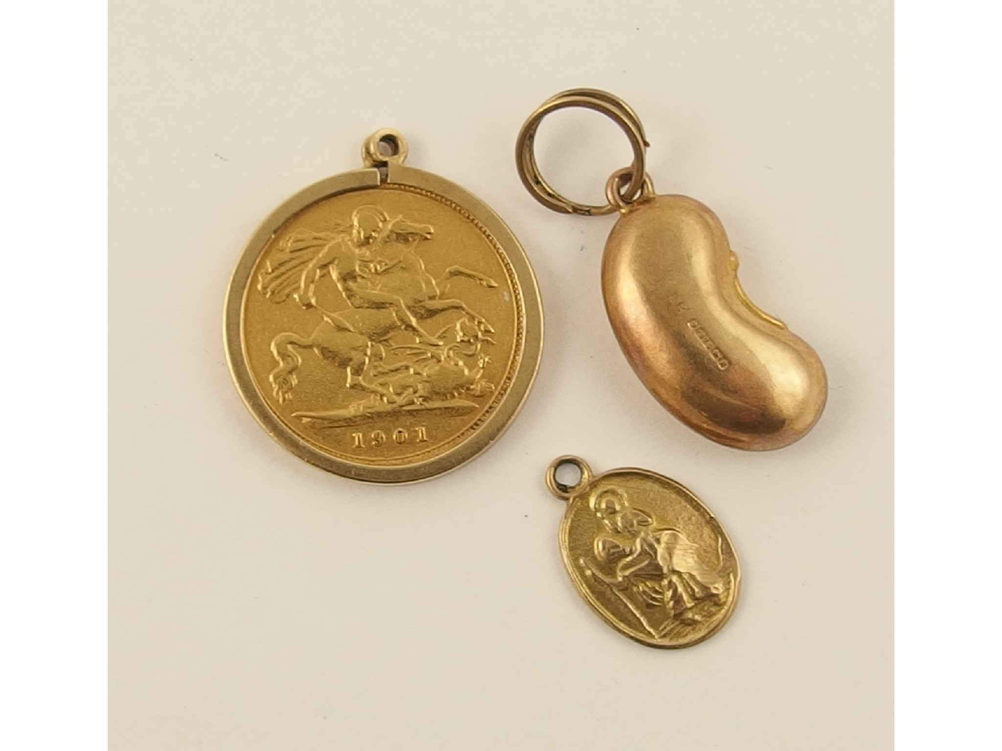 Appraisal: A half sovereign in ct pendant mount together with a