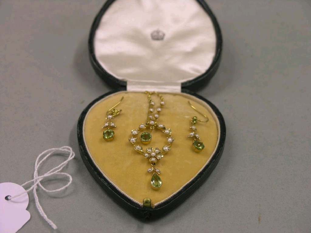 Appraisal: A late Victorian ct gold seed pearl and peridot pendant