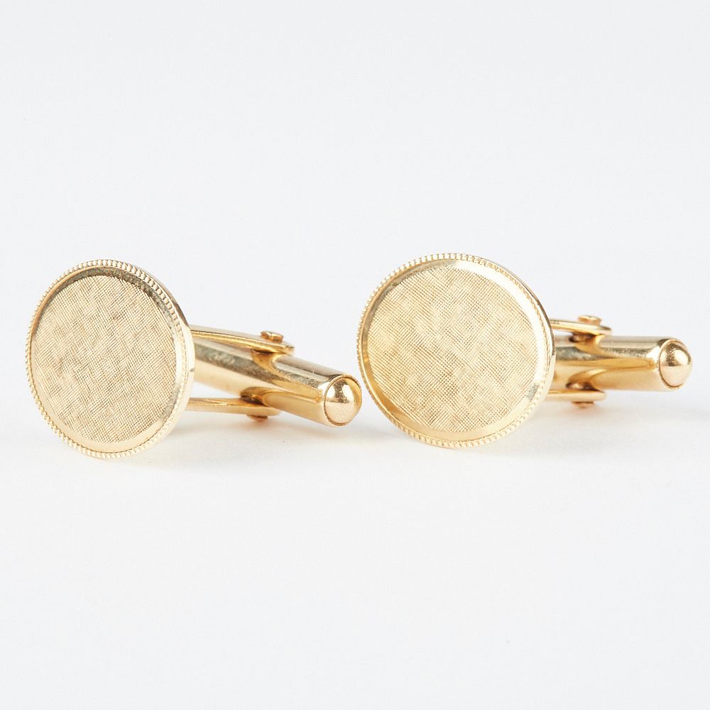 Appraisal: Pair of Oval K Gold Cufflinks Pair of oval shaped