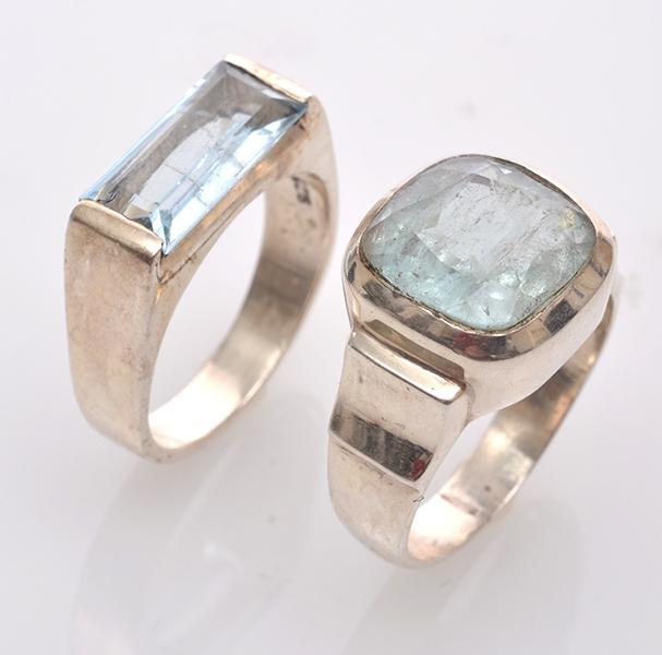 Appraisal: TWO AQUAMARINE RINGS IN STERLING SILVER TWO AQUAMARINE RINGS IN