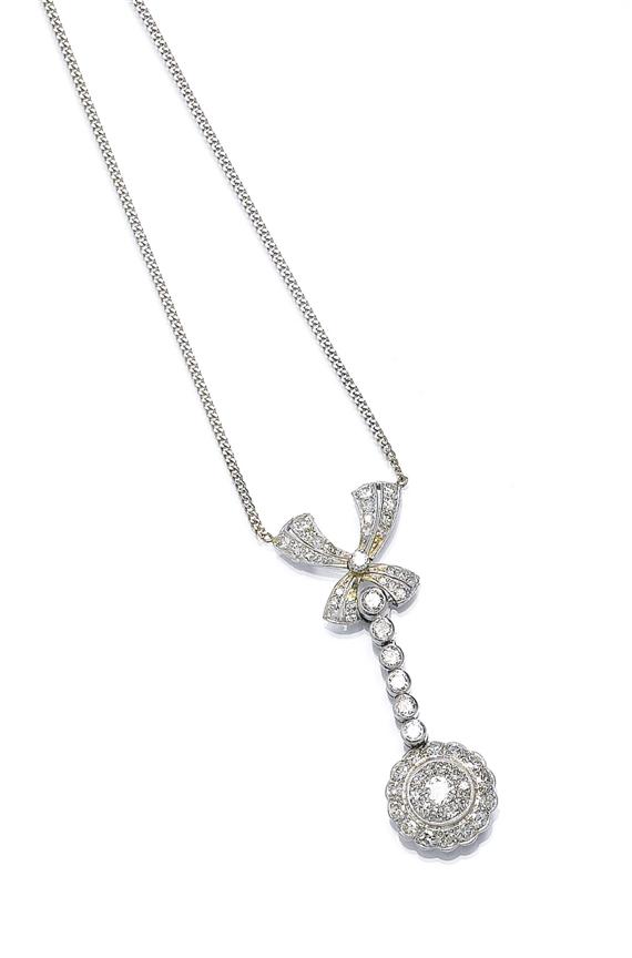 Appraisal: A DIAMOND NECKLACE circa Platinum and white gold Decorative flowerhead