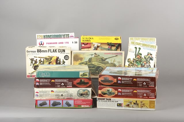 Appraisal: Lot of assorted plastic kits Military mostly WWII by various