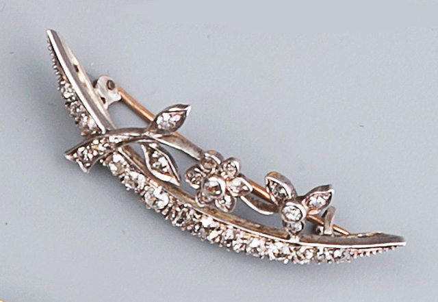 Appraisal: A DIAMOND SET CRESCENT BROOCH the old-cut diamond set crescent