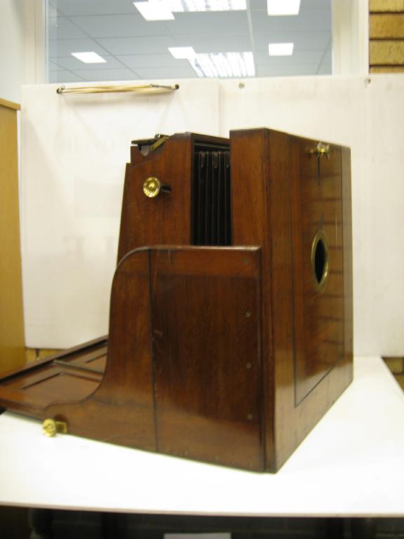 Appraisal: A large mahogany Studio camera by Rouch London with Plate