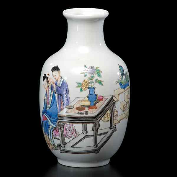 Appraisal: Chinese Painted Vase Chinese early th century A famille rose