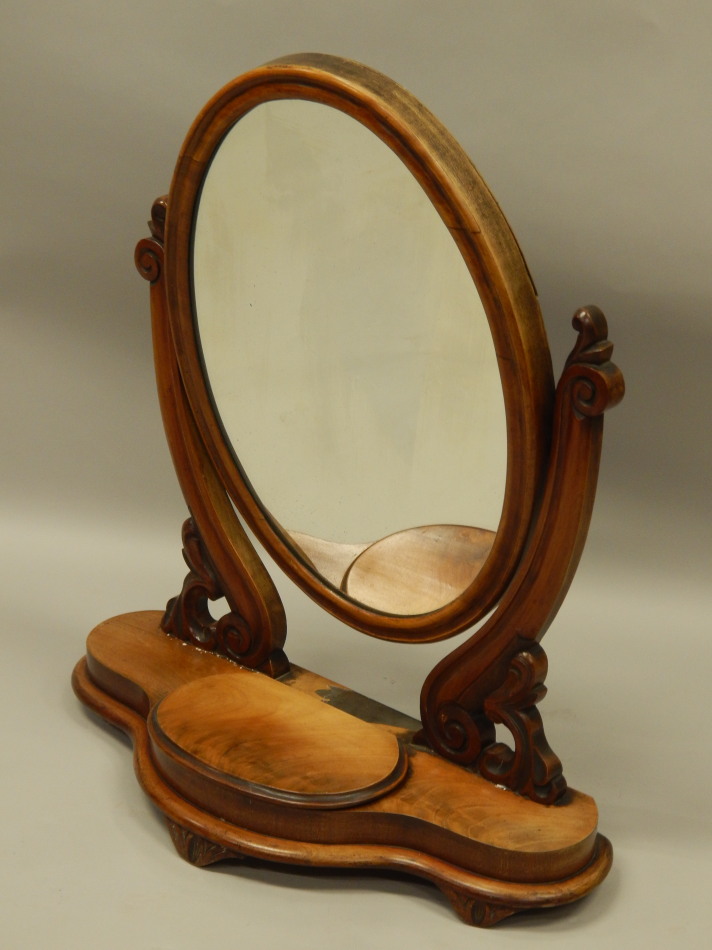 Appraisal: A Victorian figured mahogany dressing table mirror with an oval