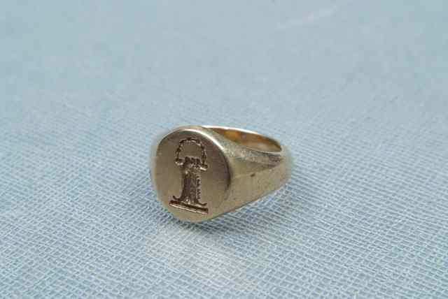 Appraisal: A ct GOLD SIGNET RING approximately gms in weight