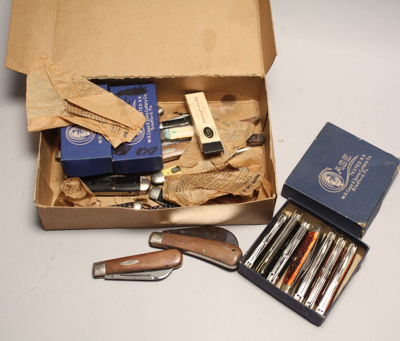 Appraisal: THIRTY-THREE CASED POCKETKNIVES Some rust Conditions vary