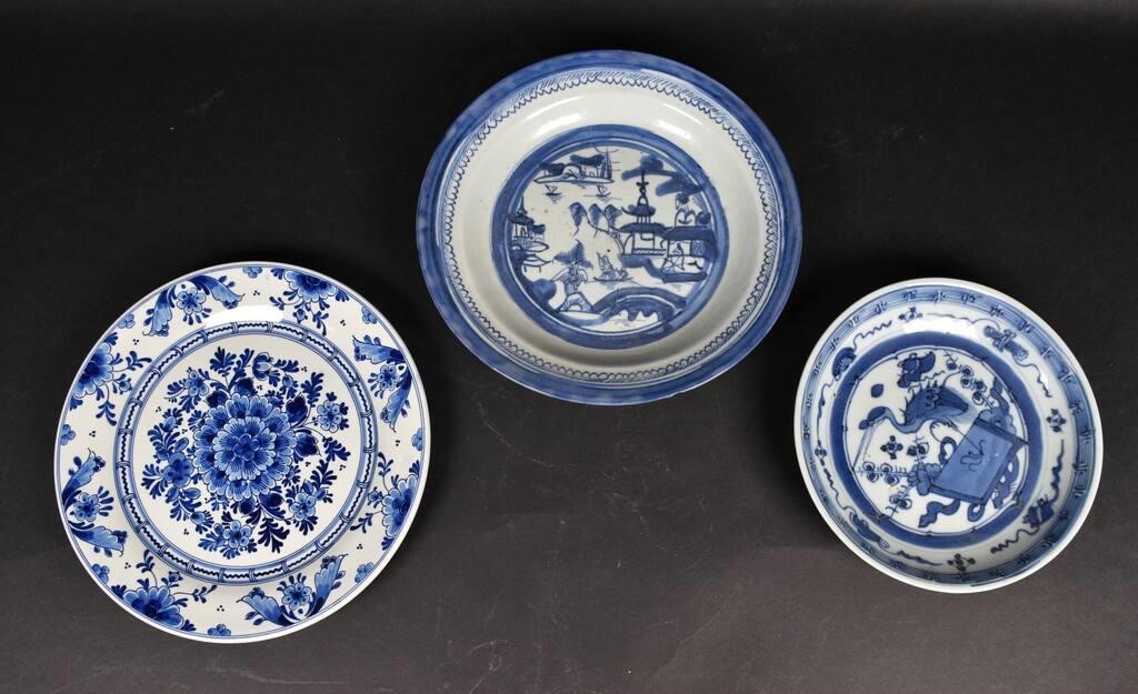 Appraisal: Chinese export serving pieces plate and bowls Diameter of largest