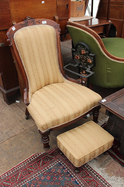 Appraisal: A LATE VICTORIAN WALNUT FRAMED NURSING CHAIR upholstered back and