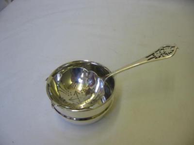 Appraisal: A TEA STRAINER ON STAND of circular form with lobed