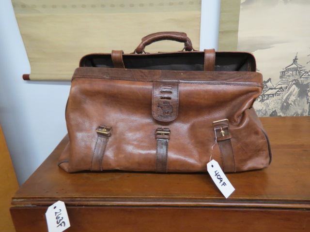 Appraisal: Leather Carry Bag doctors shape x