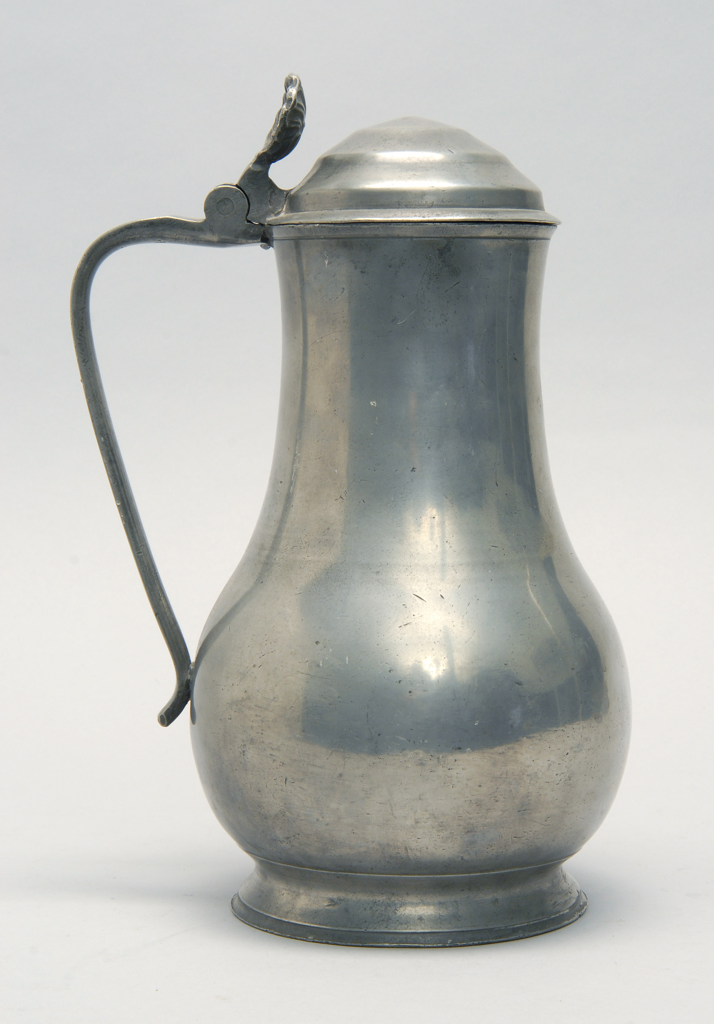 Appraisal: CONTINENTAL PEWTER LIDDED FLAGON th CenturyUntraced touchmark of a rose