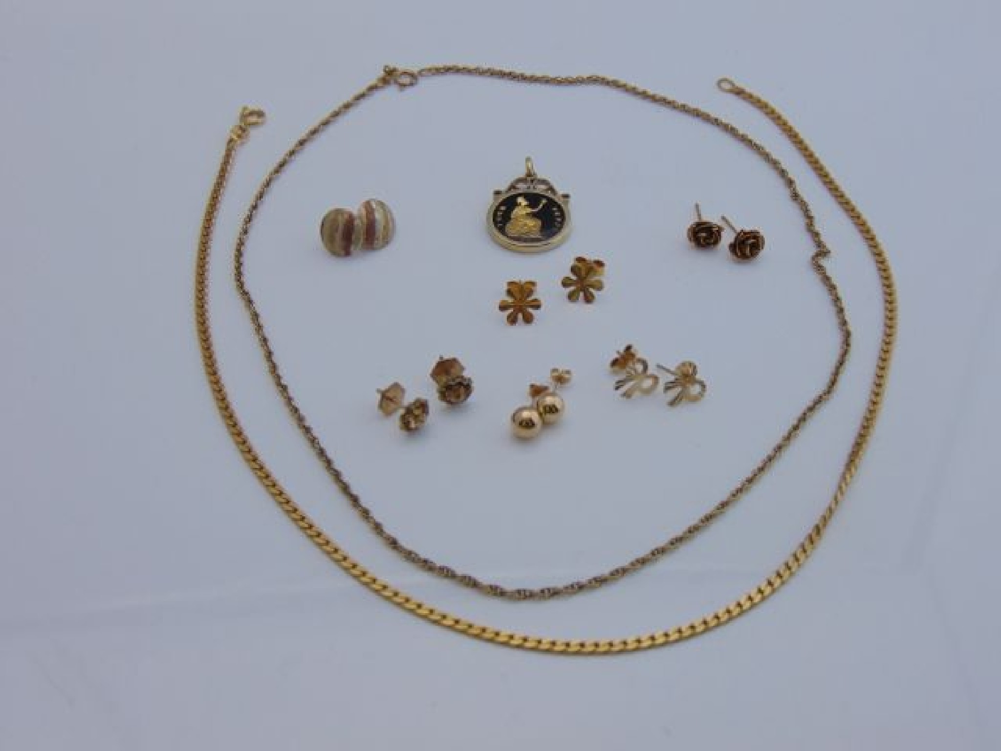 Appraisal: A ct gold necklace composed of flat-links g six pairs