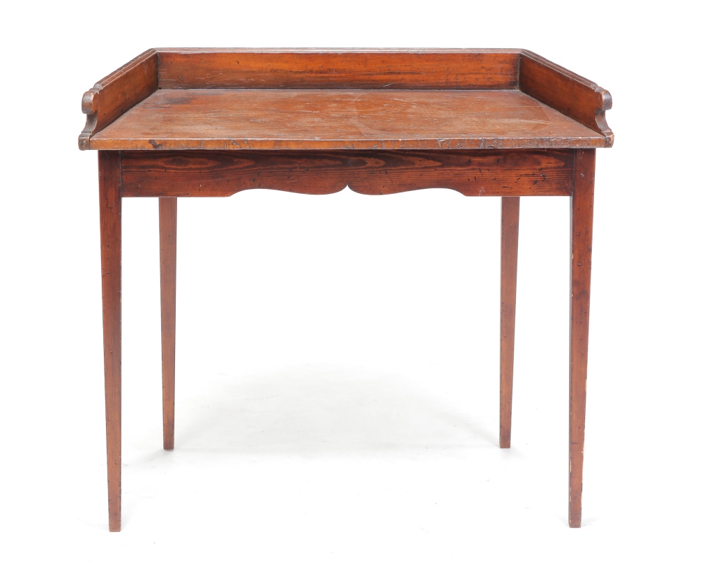 Appraisal: First quarter- th century pine Canted sides dovetailed gallery with