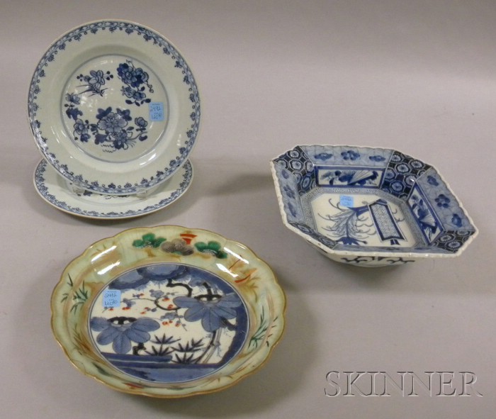 Appraisal: Four Pieces of Chinese Porcelain two blue and white floral