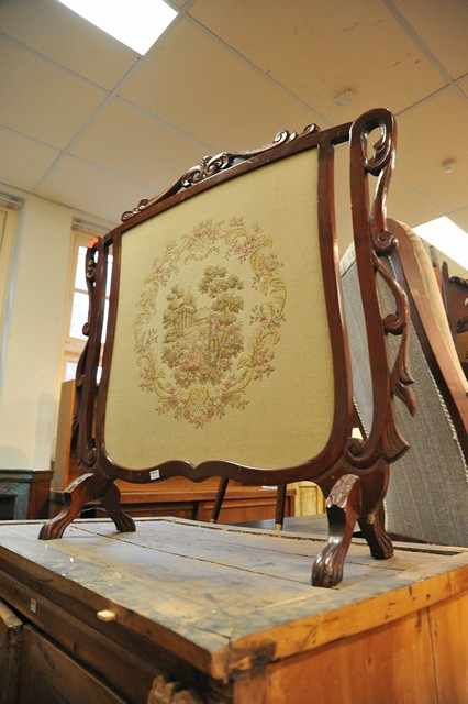 Appraisal: AN ANTIQUE STYLE FIRE SCREEN WITH TAPESTRY