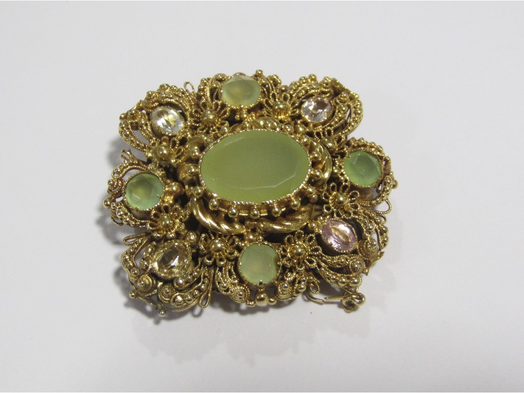 Appraisal: Victorian unmarked gold brooch with chanceldony set within filigree work