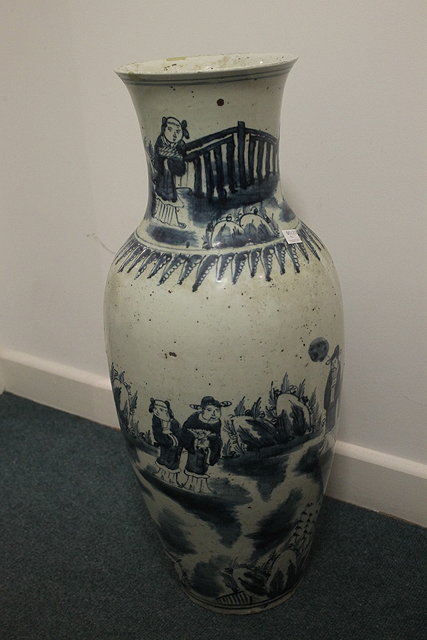 Appraisal: A LARGE CHINESE BLUE AND WHITE BALUSTER VASE decorated with