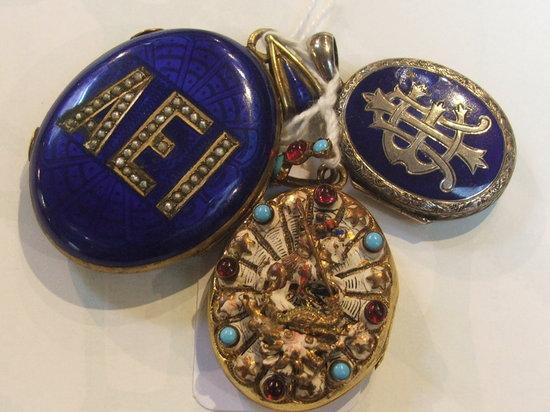 Appraisal: A GILT METAL AND ENAMEL OVAL LOCKET A E I