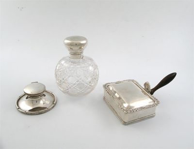 Appraisal: A modern mounted cut glass globular scent bottle with hinged