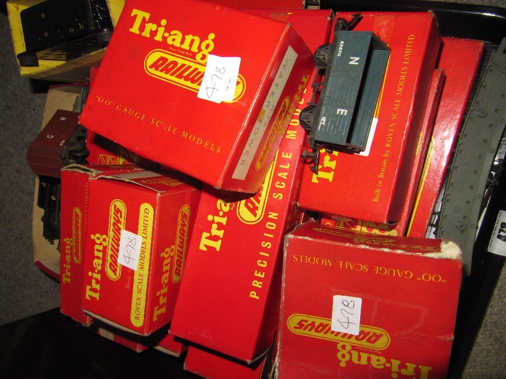 Appraisal: Tray lot of Triang model train equipment mainly boxed