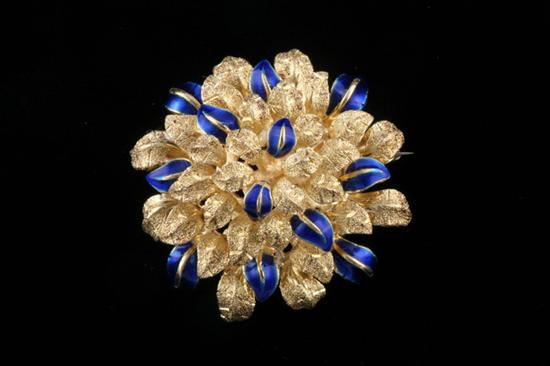 Appraisal: K YELLOW GOLD AND COBALT ENAMEL FLOWERHEAD DESIGN PIN Textured