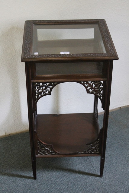 Appraisal: AN EDWARDIAN MAHOGANY SQUARE TOP BIJOUTERIE TABLE with blind fret