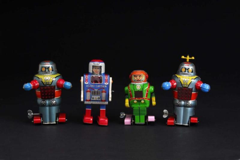 Appraisal: Lot of Tin Robot Wind-Up Toys Description Argentinean and Japanese