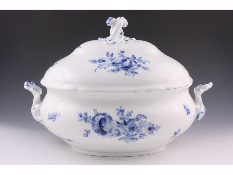 Appraisal: Meissen Lidded Tureen th c beautiful large blue and white