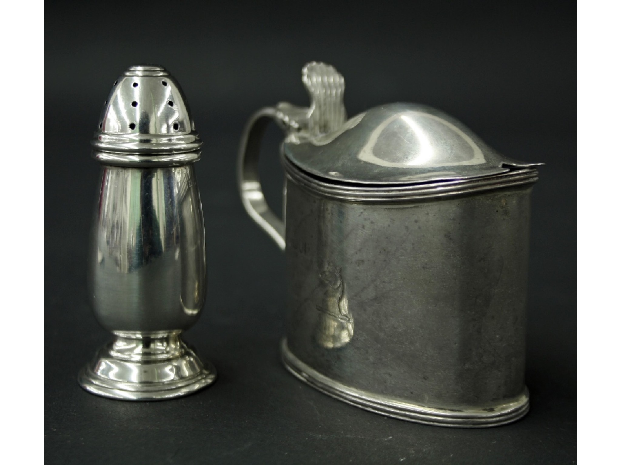 Appraisal: Regency style silver lidded mustard with scallop shell thumb piece