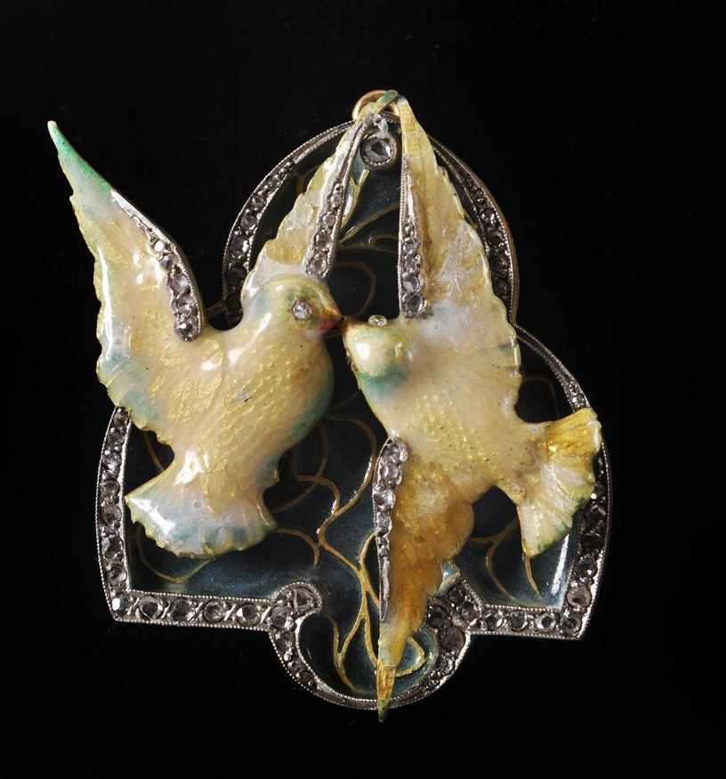 Appraisal: ART NOUVEAU DOVE BROOCH Approx x in