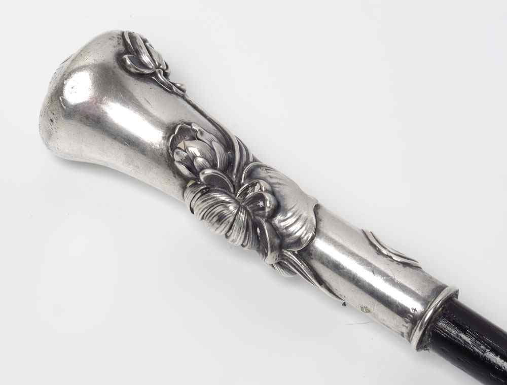 Appraisal: KERR ART NOUVEAU STERLING HANDLE WALKING STICK Floral art nouveau