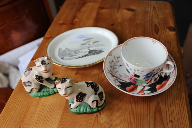 Appraisal: A GEORGIAN ENGLISH PORCELAIN OVAL TEAPOT STAND with central grey