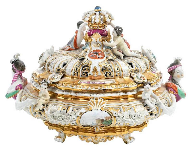 Appraisal: th Century Meissen Tureen German after an th century model